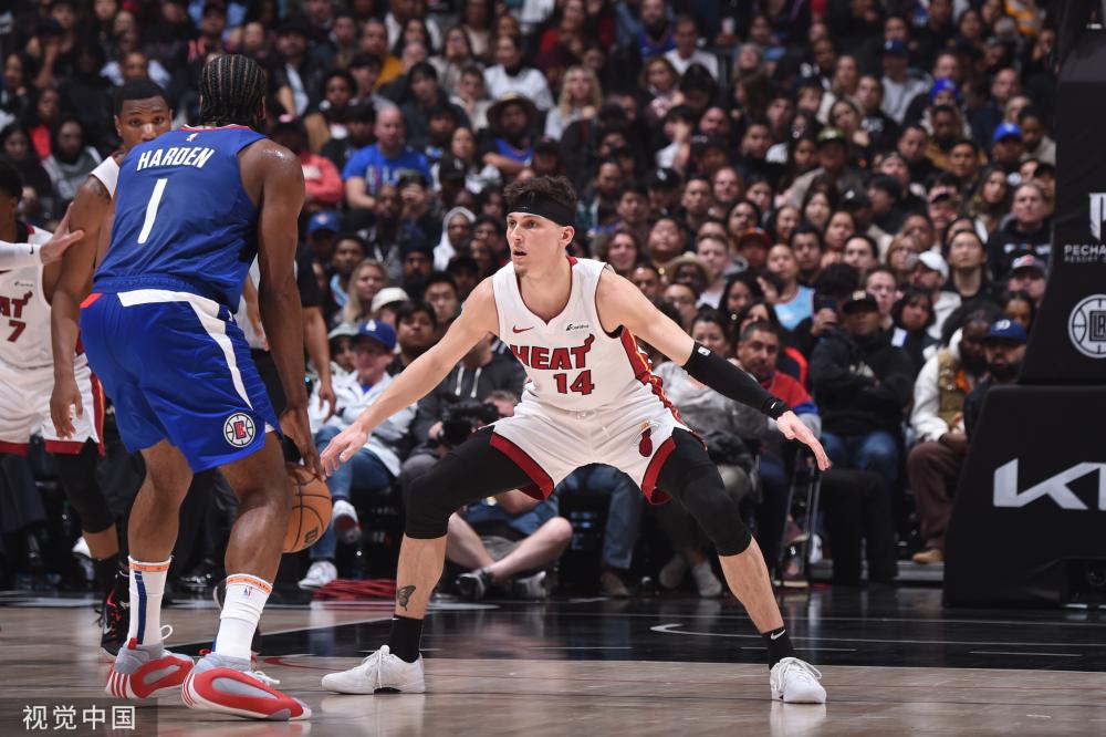 他们通过连 他们通过连